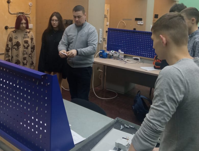 "Два в одном": ученики школы № 12 Благовещенска учатся и в школе, и в колледже