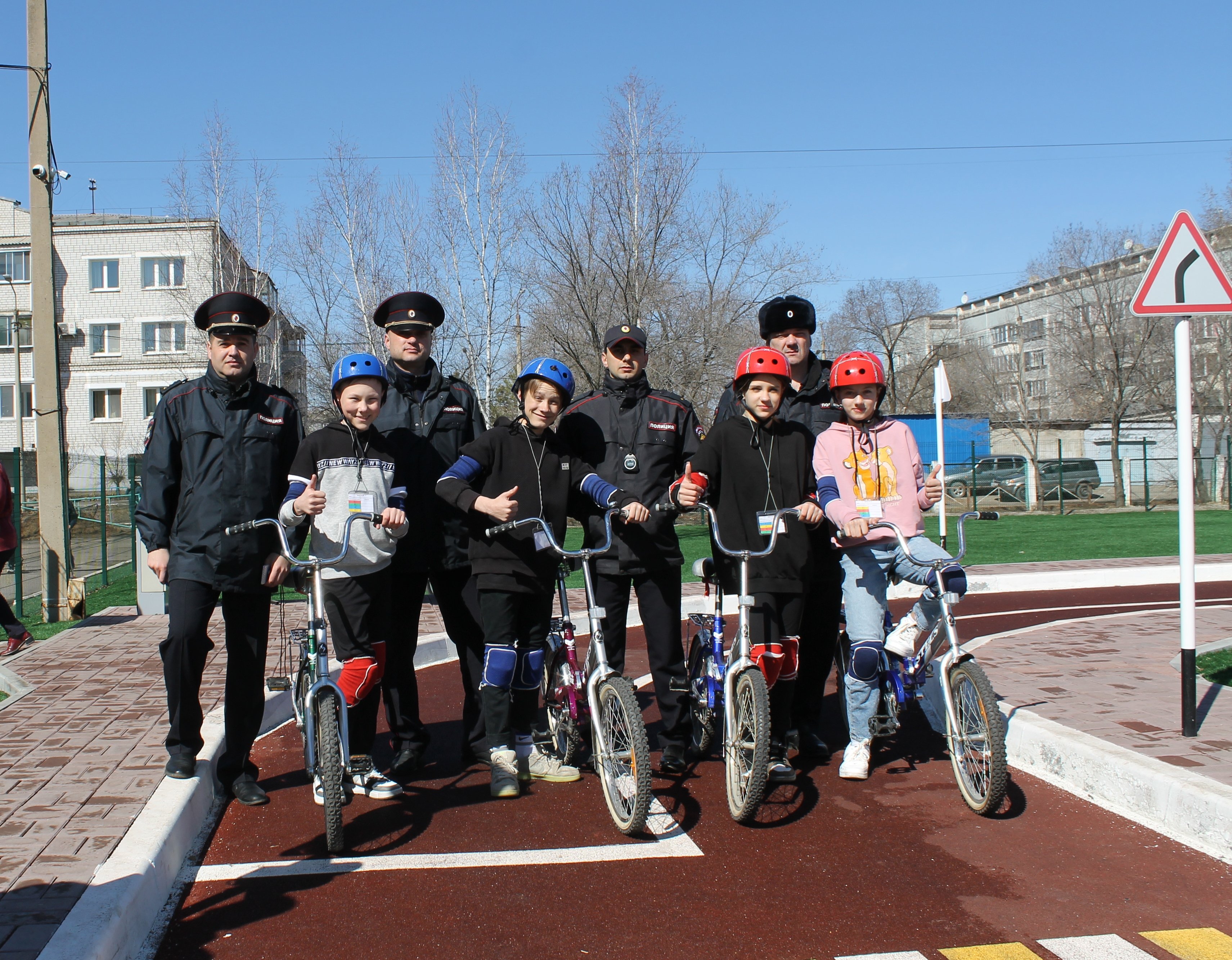 Юные инспекторы движения школы № 14 выиграли городской конкурс-соревнование «Безопасное колесо»