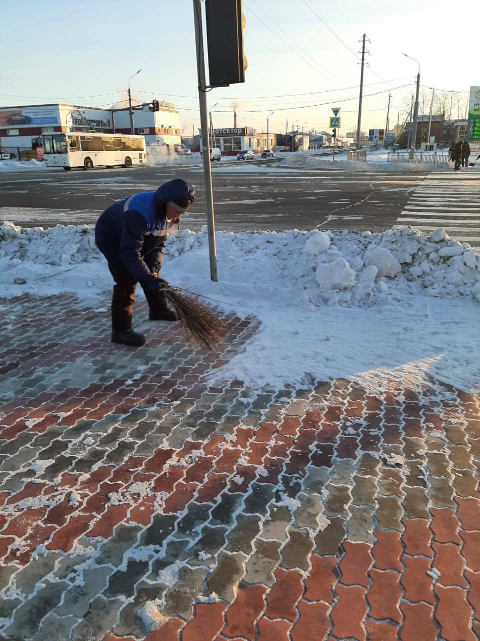 Силами ГСТК продолжается очистка благовещенских дорог от снега