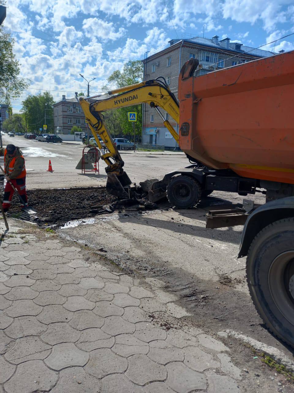 Сегодня в Благовещенске проводят ямочный ремонт на двух участках дорог Сегодня в Благовещенске проводят ямочный ремонт на двух участках дорог