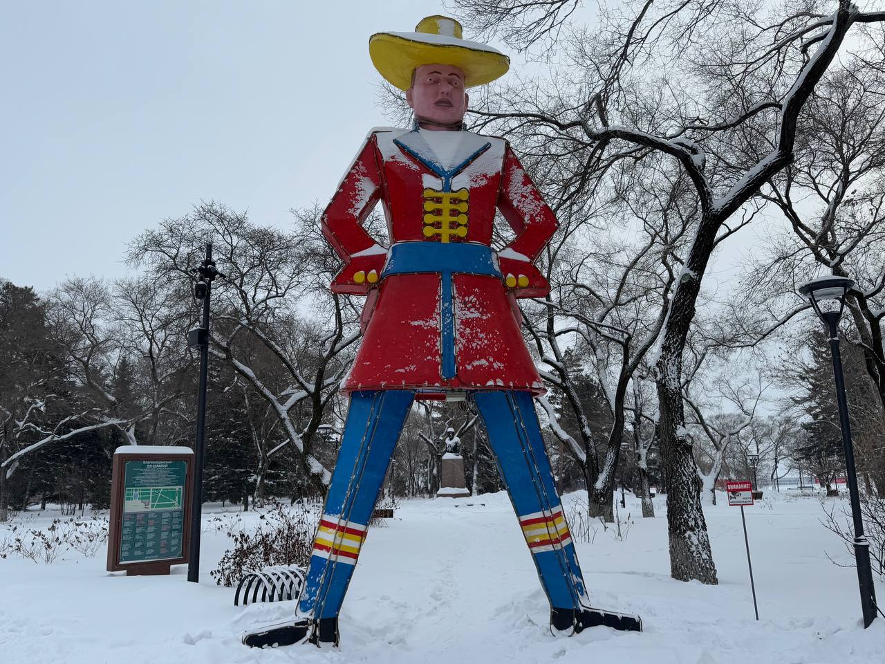  13 снежных горок и четыре новогодние ёлки: в Благовещенске готовятся к главному зимнему событию