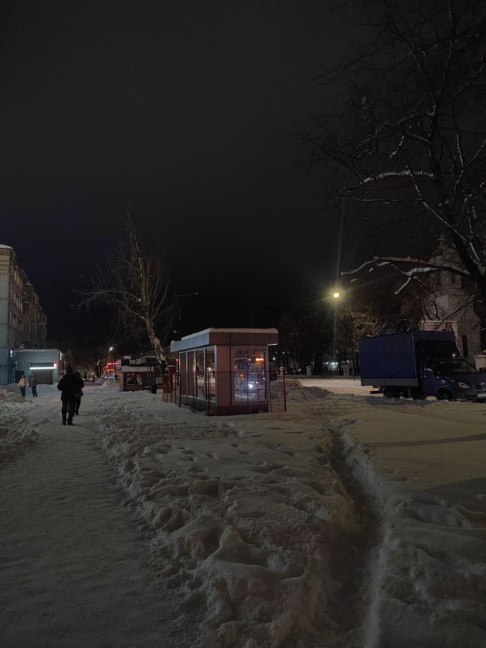 В Благовещенске устанавливают современные остановочные павильоны 