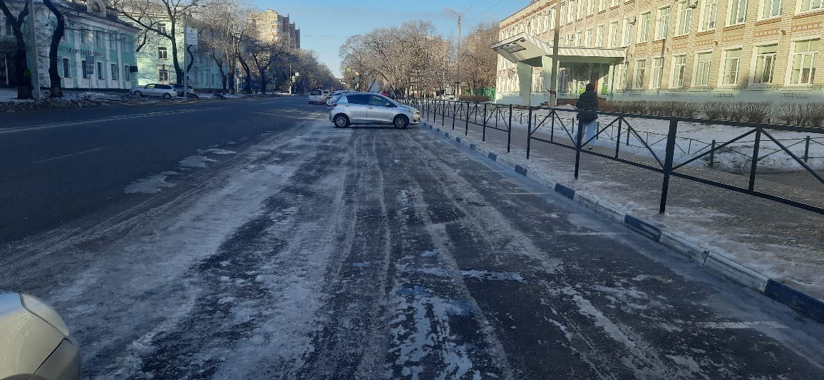 ГСТК почистил парковку возле лицея № 11 в Благовещенске ГСТК почистил парковку возле лицея № 11 в Благовещенске
