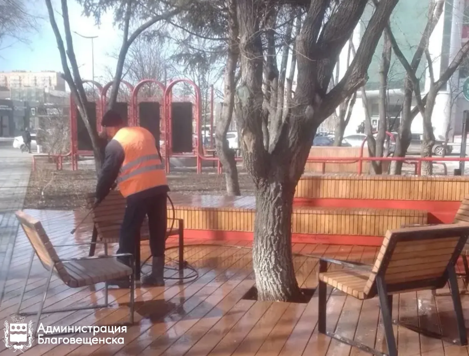 ГСТК приводит в порядок городские скверы 