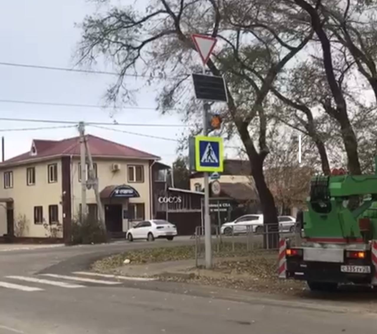 Безопасность одного из школьных маршрутов в Благовещенске усилили новым светофором и «зеброй» Безопасность одного из школьных маршрутов в Благовещенске усилили новым светофором и «зеброй»