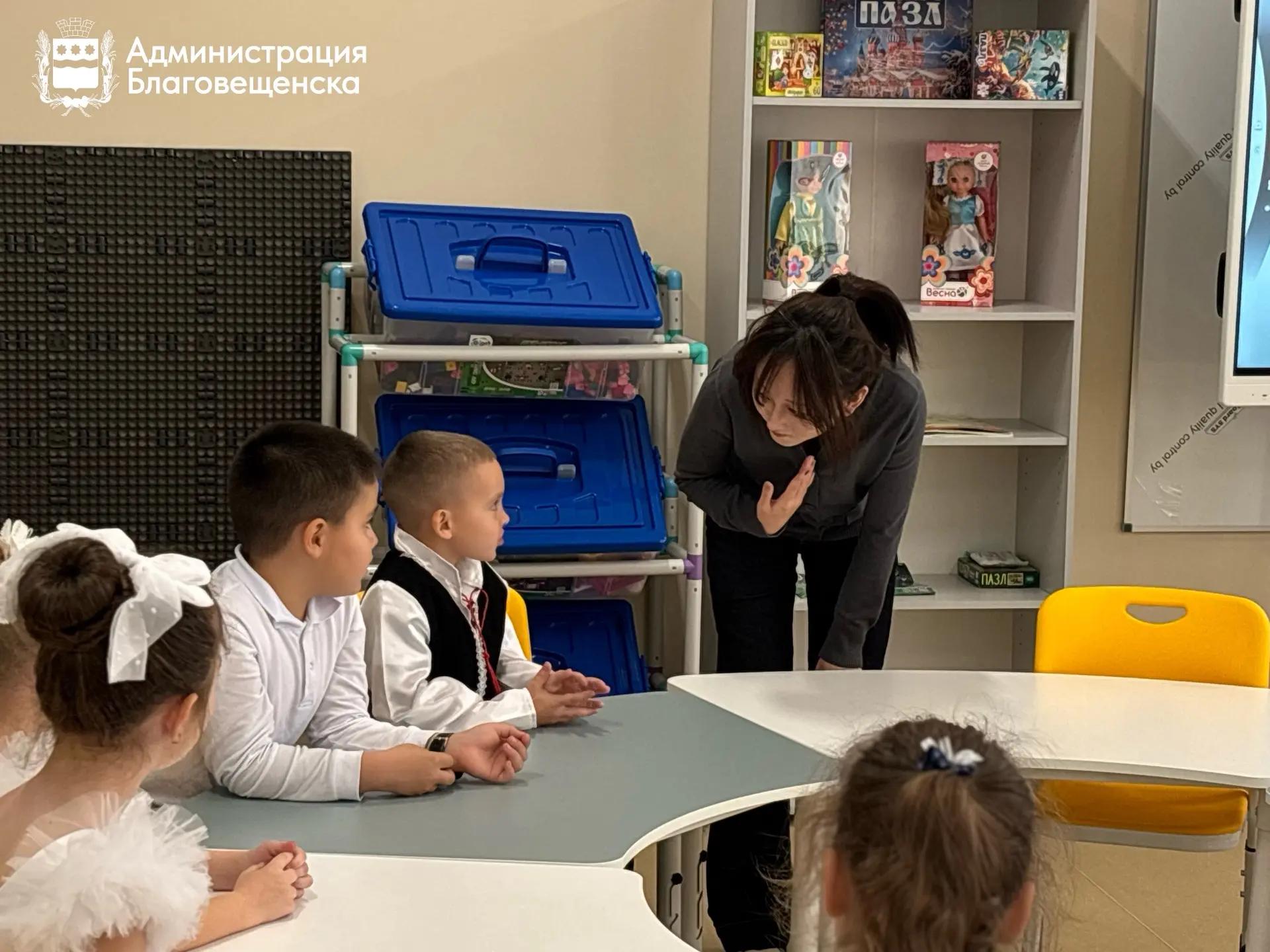 В группах продлённого дня благовещенские школьники будут бесплатно учить китайский язык. Преподают его носители языка.