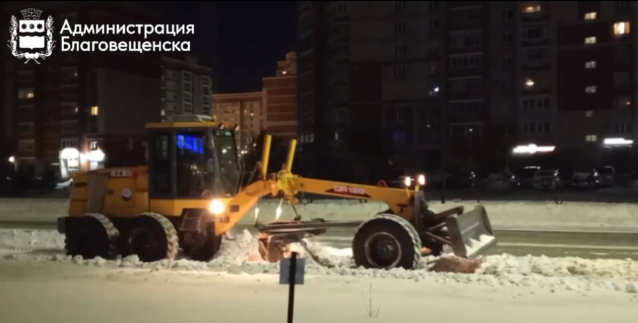 Больше тысячи тонн снега вывезли с улиц Благовещенска с начала снегопада