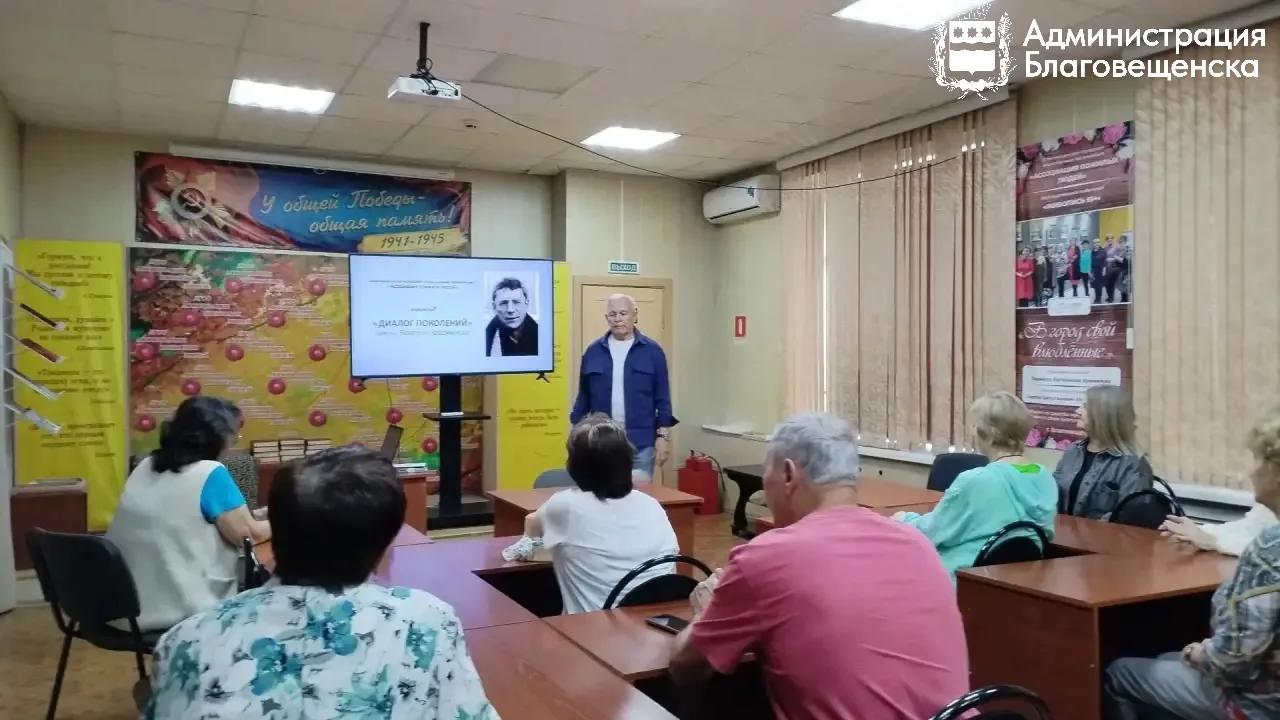 В киноклубе «Диалог поколений» обсудили творческий путь Валерия Приёмыхова