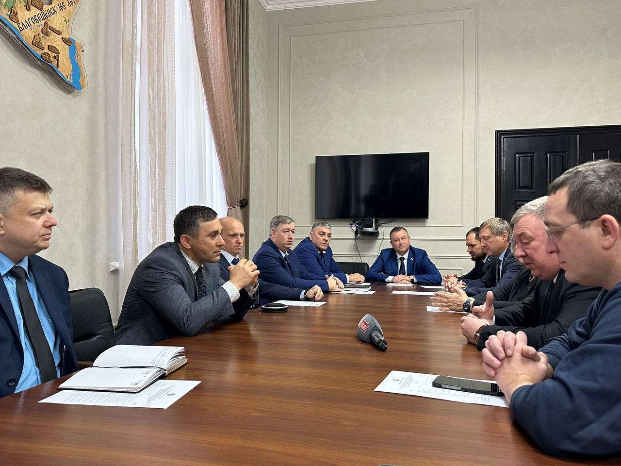 Мэр Благовещенска Олег Имамеев встретился с депутатом Госдумы генералом Андреем Гурулевым Мэр Благовещенска Олег Имамеев встретился с депутатом Госдумы генералом Андреем Гурулевым