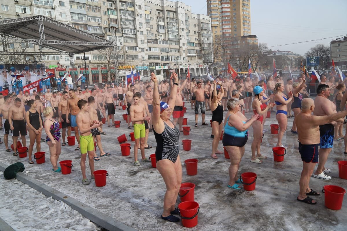 Около 400 благовещенцев приняли участие в акции «#МЫВМЕСТЕ сильные духом» Около 400 благовещенцев приняли участие в акции «#МЫВМЕСТЕ сильные духом»
