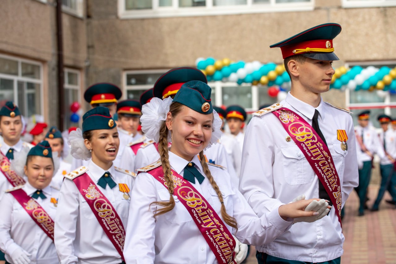 3754 благовещенцев в этом году услышат последний звонок 3754 благовещенцев в этом году услышат последний звонок