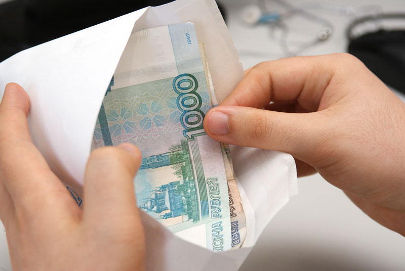 В УФНС России по Амурской области рассказали о минусах зарплаты в конверте