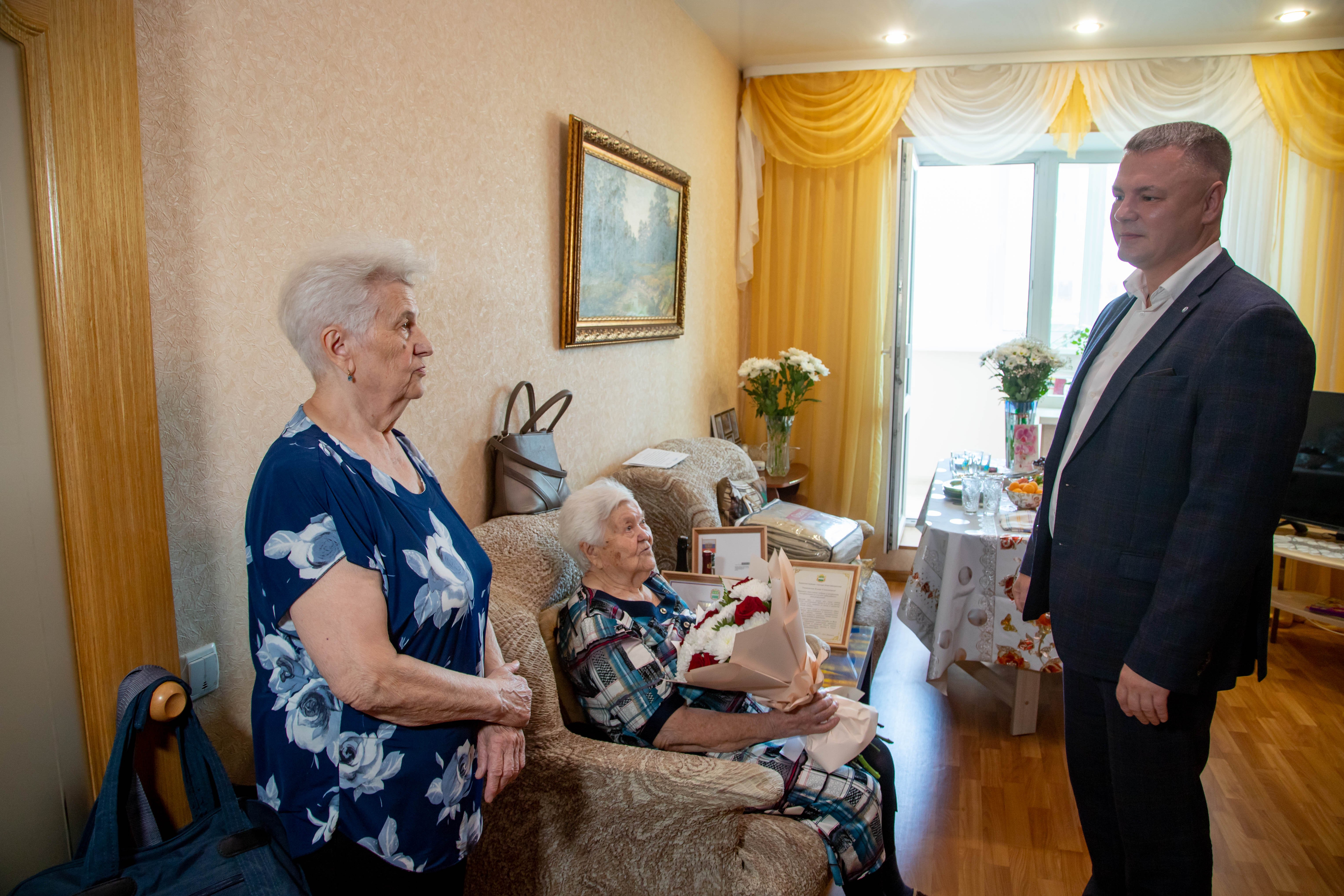 Благовещенка Елена Эпова отметила 95-летие Благовещенка Елена Эпова отметила 95-летие