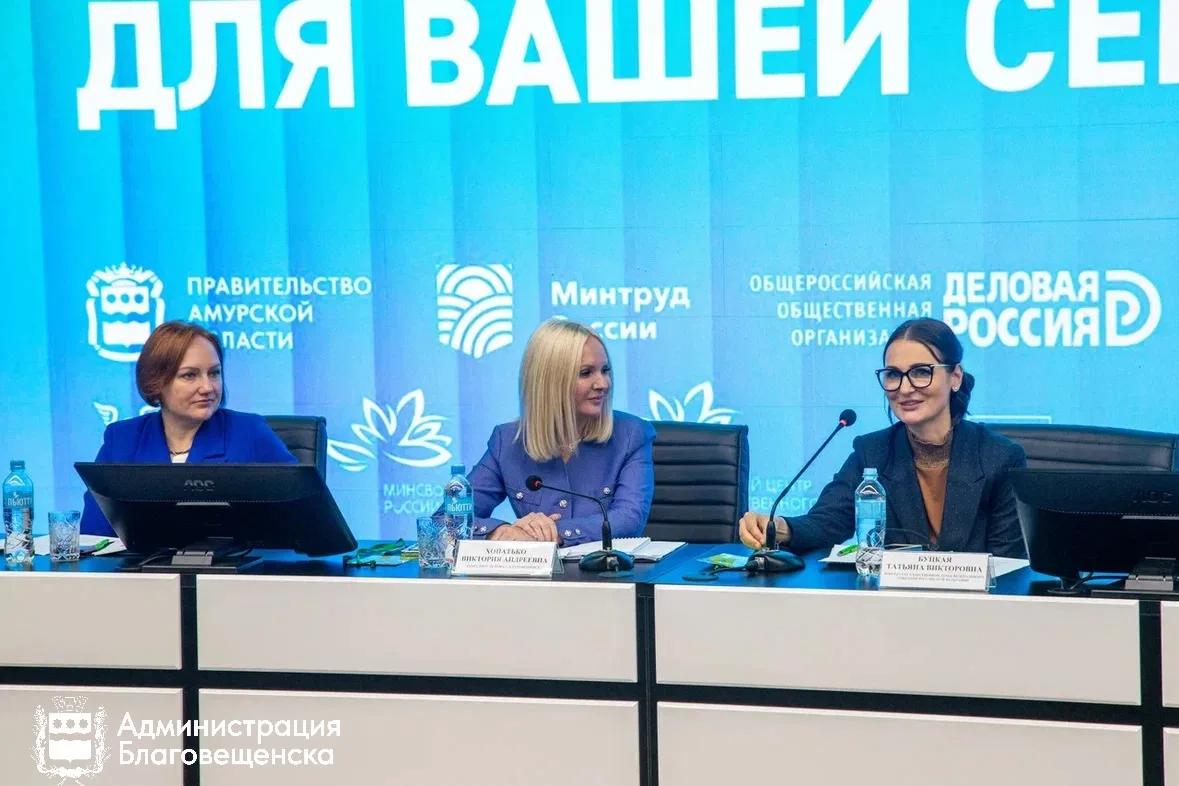 В областной больнице обсудили меры поддержки для семей