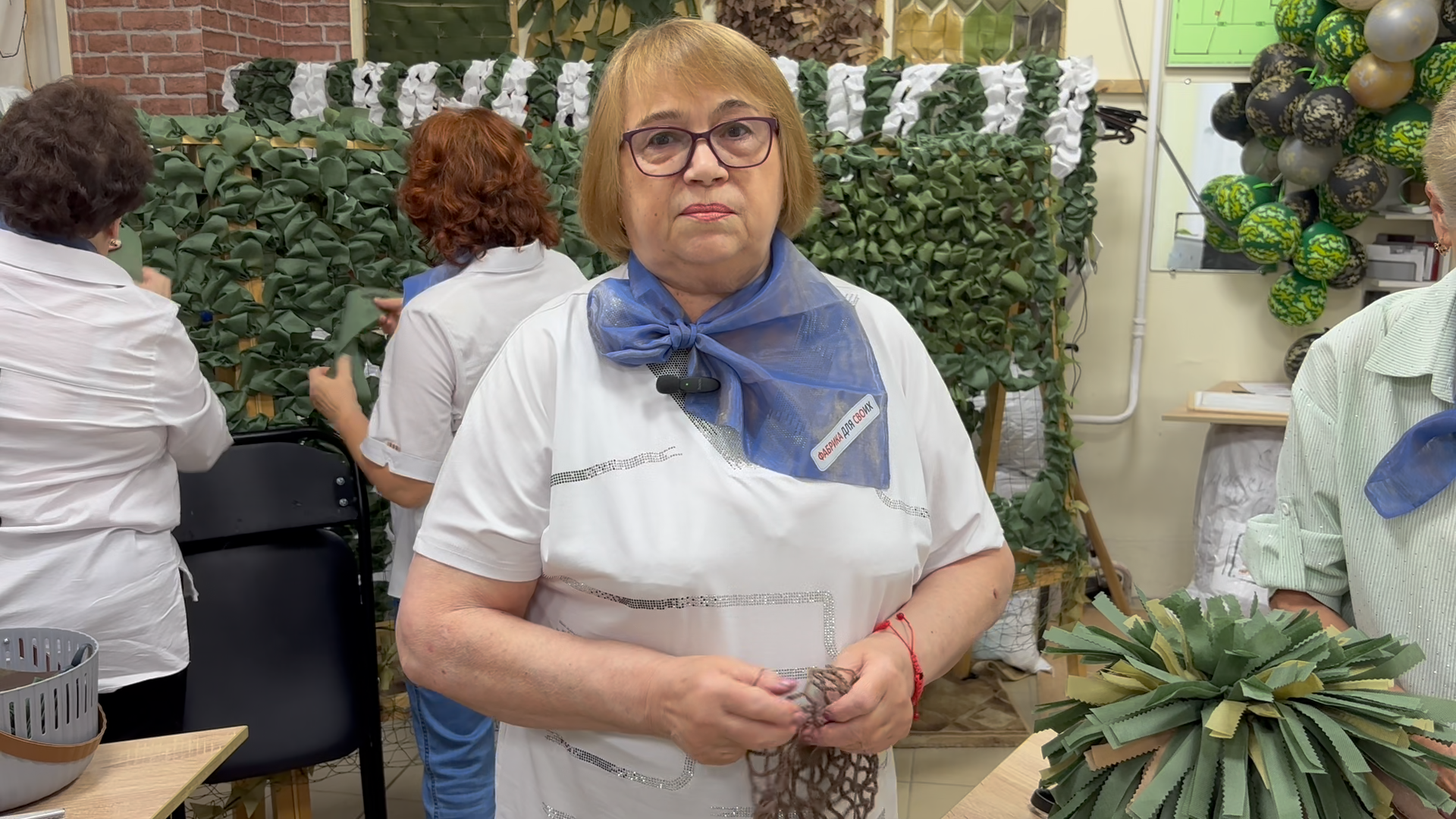Мастерицы Благовещенской фабрики «Для СВОих» связали более 1000 нашлемников для бойцов