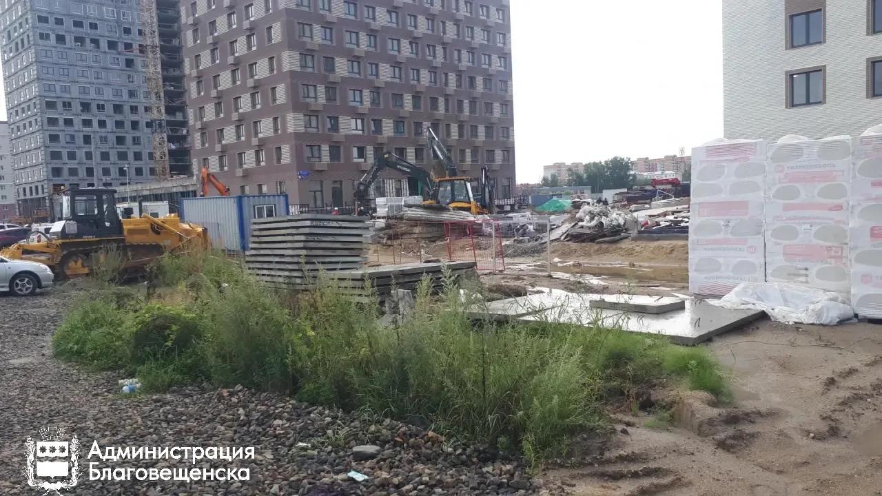  Застройщики «Стройэнергоремонт» и «ПИК» заплатят крупные штрафы за нарушения Правил благоустройства в Благовещенске