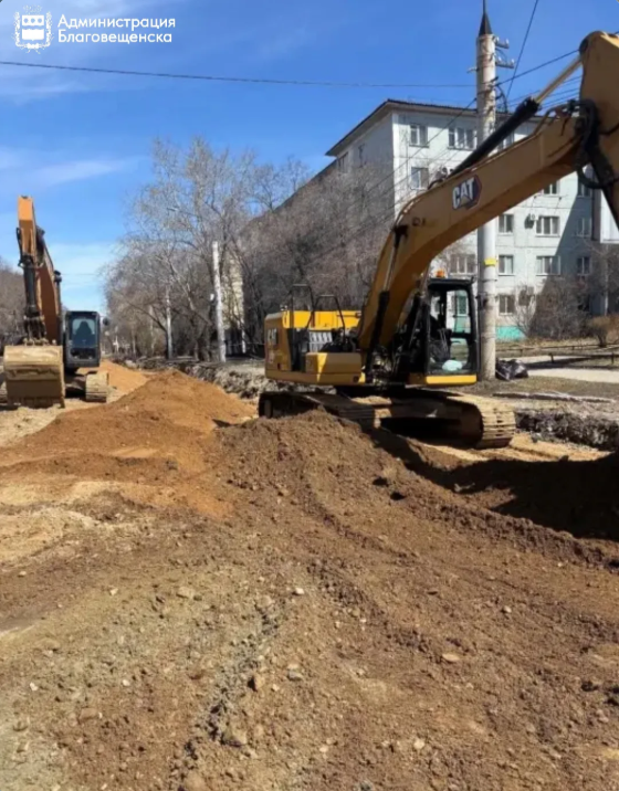 Ремонт подземных коммуникаций в Благовещенске идёт сразу на трёх улицах