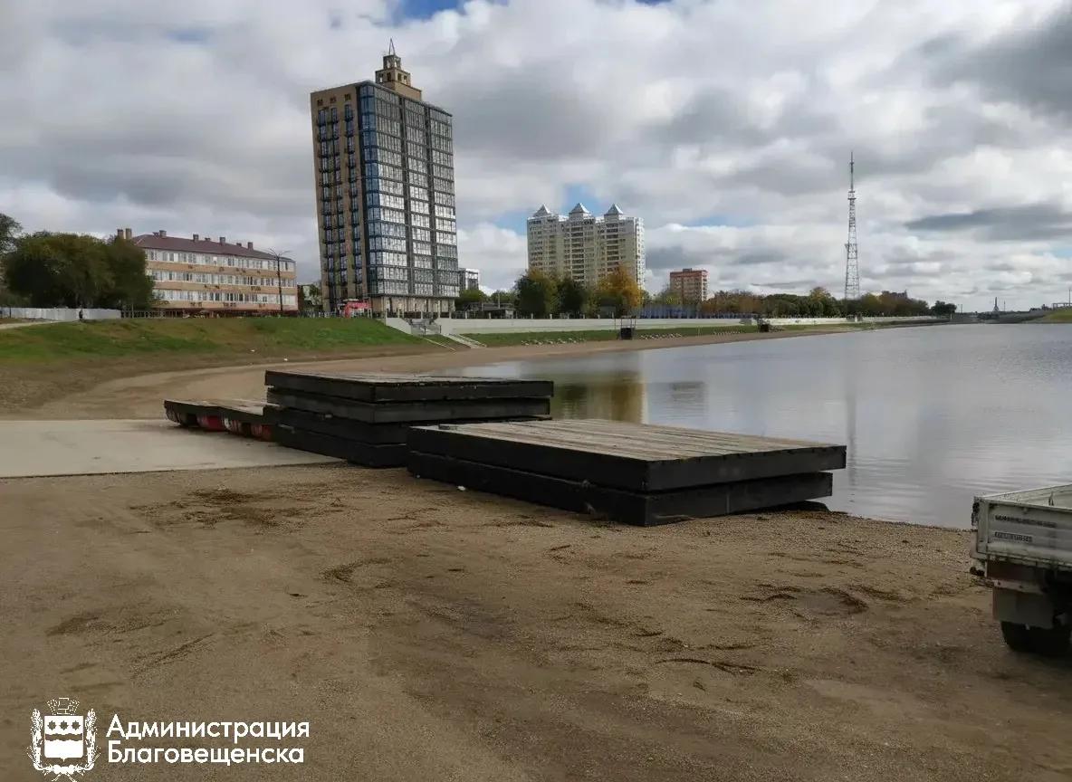 На Амуре начали монтаж понтонного бассейна Центра закаливания