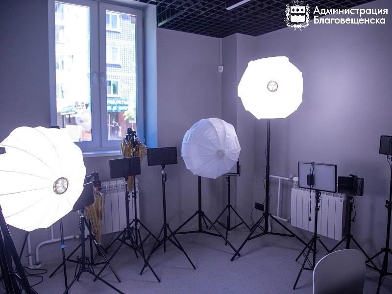 В Благовещенске бесплатно готовят юных фотографов, видеографов и звукорежиссёров