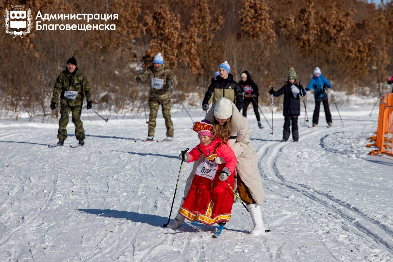 Катание на лошадях, народные забавы и снегоходы: что ждёт гостей первой в этом году в стране Лыжни России? 