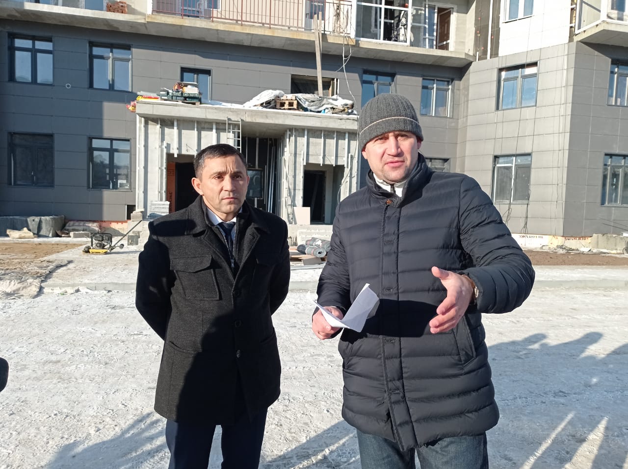 Мэр Благовещенска Олег Имамеев провел рабочее совещание по строительству дома для переселенцев из аварийного жилья Мэр Благовещенска Олег Имамеев провел рабочее совещание по строительству дома для переселенцев из аварийного жилья