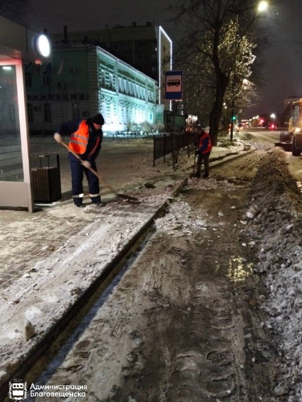 Около 10 км городских дорог очистили коммунальные службы за ночь