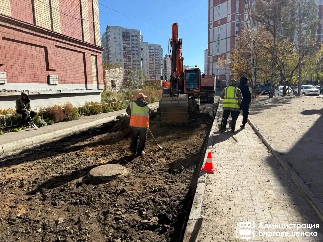 В Благовещенске начали ремонтировать ещё два внутридворовых проезда
