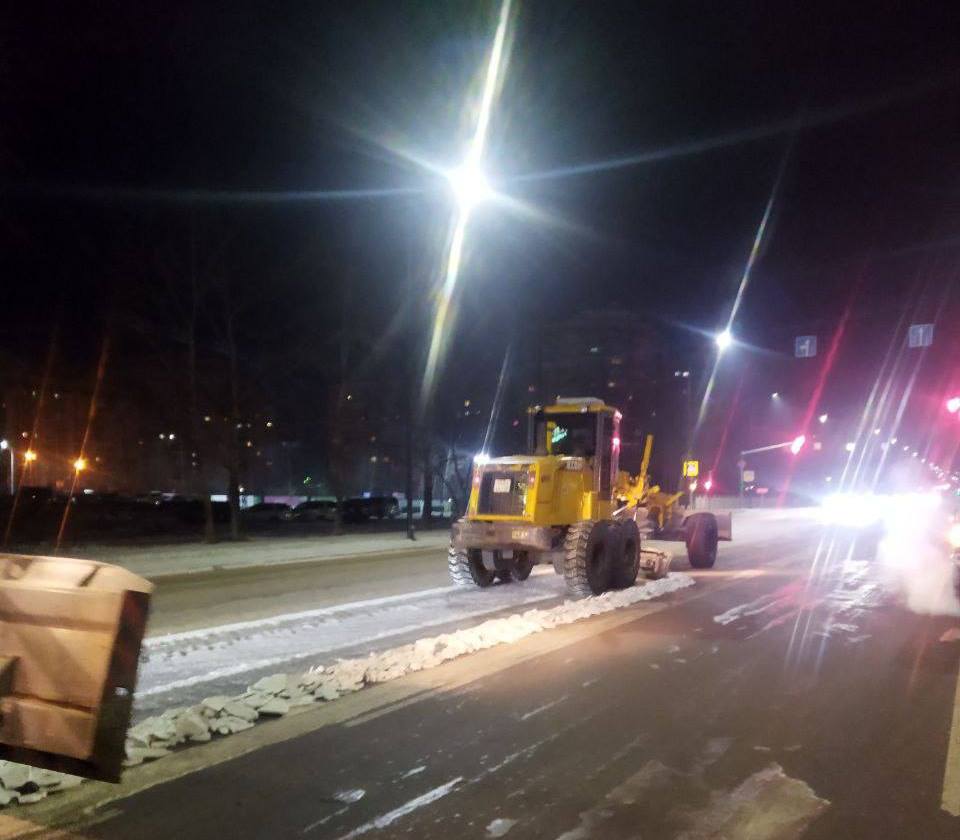 ГСТК в ночь чистил Игнатьевское шоссе и улицу Мухина в Благовещенске ГСТК в ночь чистил Игнатьевское шоссе и улицу Мухина в Благовещенске