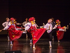 В Благовещенске в преддверии 8 Марта прошел большой праздничный концерт