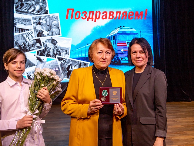 Церемония награждения медалями «За строительство Байкало-Амурской магистрали»