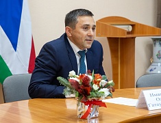 Мэр Благовещенска Олег Имамеев наградил победителей конкурса "Город в праздничном наряде"