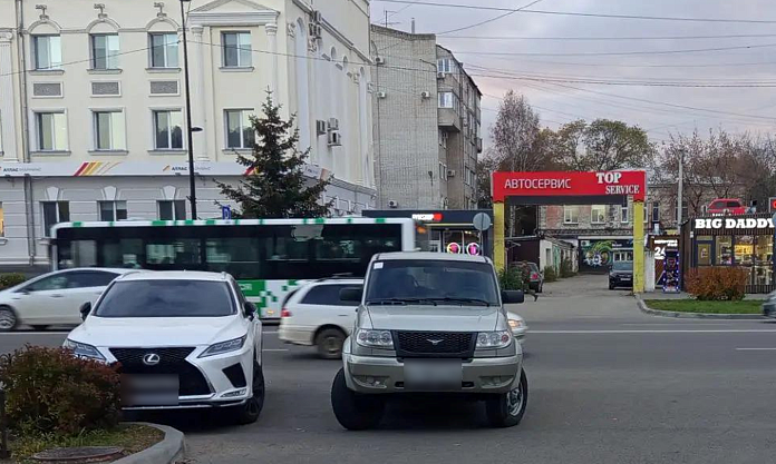 Благовещенских авто хамов продолжают наказывать за неправильную парковку