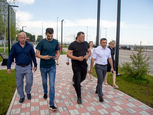 Мэр Благовещенска Олег Имамеев оценил готовность новой набережной Зеи к открытию