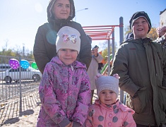 В Благовещенске открыли ещё 3 обновлённые детские площадки