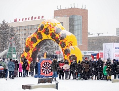 На площади Ленина и набережной Амура прошли народные гуляния в честь масленицы