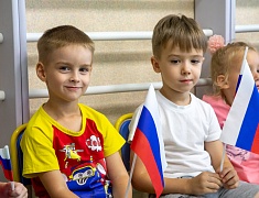 Маленькие патриоты отметили День флага в детских садах Благовещенска