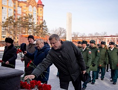 В Благовещенске почтили память защитников Отечества