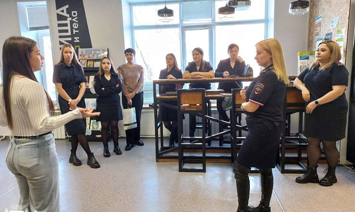 Сотрудники ПДН и КДН ищут новые занятия для трудных подростков в модельных библиотеках Благовещенска