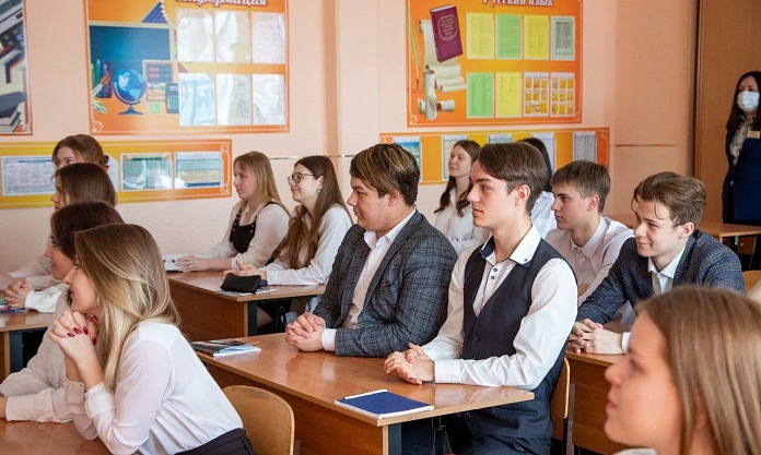 Благовещенские девятиклассники написали тренировочный экзамен по математике