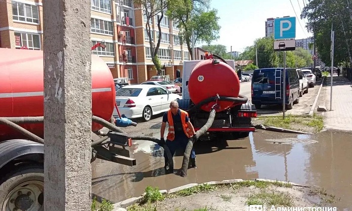Стрижка газонов, откачка дождевой воды, ямочный ремонт: итоги работы ГСТК за первый месяц лета