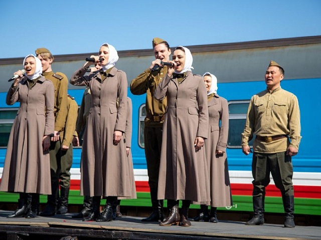 В преддверии Дня Победы в благовещенских автобусах будут играть песни военных лет и о войне ❤️