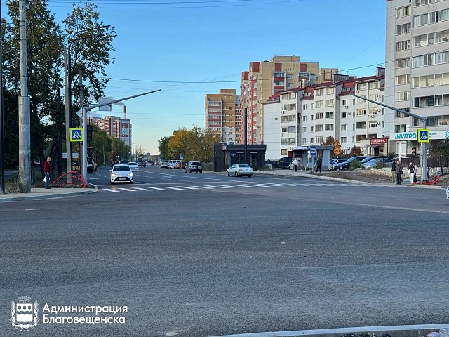 Несколько городских автобусов возвращаются на маршрут через перекресток Василенко – Институтская