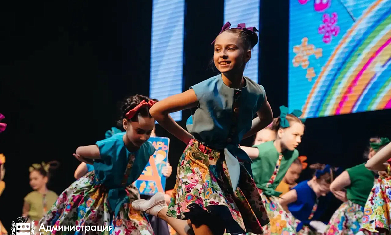 От школьных лагерей до первой зарплаты: где и как проведут лето благовещенские дети