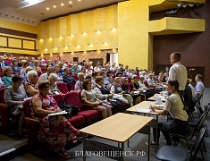 В Благовещенске впервые провели круглый стол для старших домов