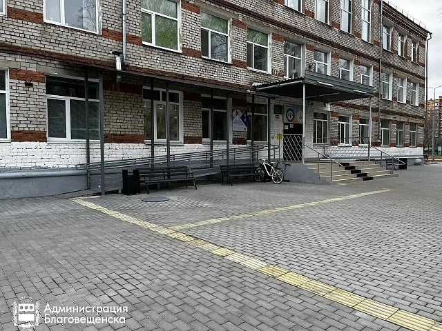 В Благовещенске в этом году обустроили 4 индивидуальных маршрута для инвалидов-колясочников