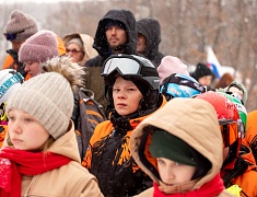 В Благовещенске прошло первенство города по горным лыжам и сноуборду, посвящённое памяти выпускника ДВОКУ, Героя России Ковтуна Андрея