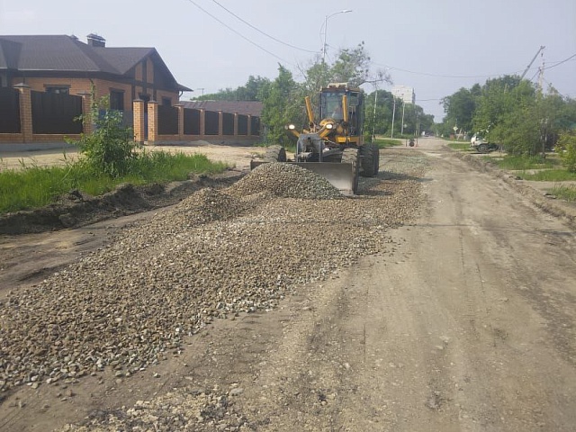 ГСТК ремонтирует дорогу по Островского