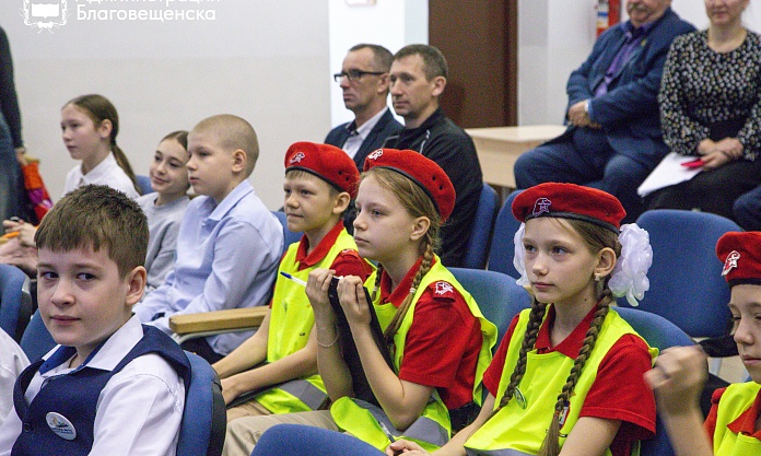 Школьники Благовещенска соревнуются в знании правил дорожного движения в конкурсе «Безопасное колесо»