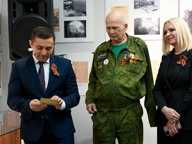 Мэр Благовещенска Олег Имамеев побывал на открытии мемориальной выставки «Сталинград»
