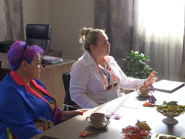 «Когда есть какая-то тайна – это вообще здорово»: правнучка Михаила Ломоносова в н-ном поколении стала участницей «Бала кукол на Амуре»  